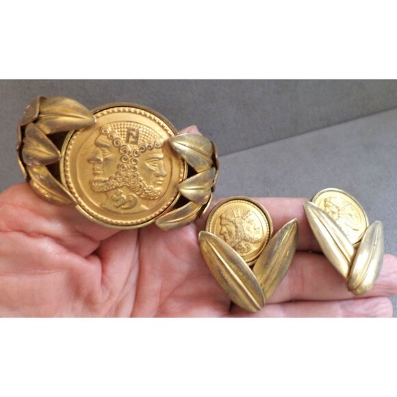 Rare Vintage FENDI JEWELRY SET Roman COIN CUFF BRACELET + Clip EARRINGS Big Bold - Picture 2 of 12